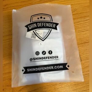 NWT SHIN DEFENDER Youth Protective Shin Guard - White
